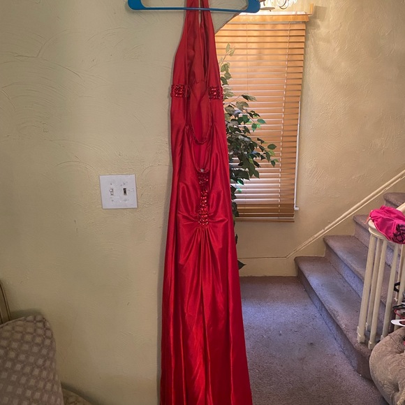 A beautiful red long dress for a nice day out. - Picture 2 of 3
